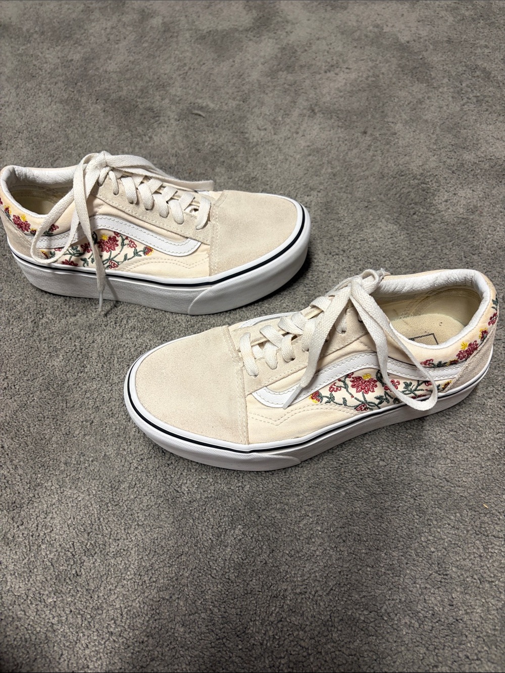 Vans Women Cream Embroidered Floral Old Skool Sneakers